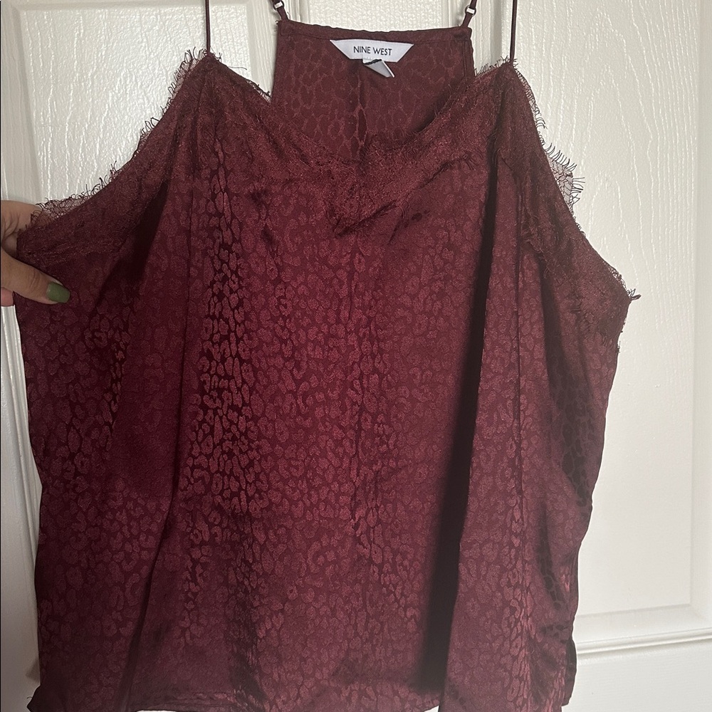 Beautiful silky NineWest strapy tanktop with lace Vcut front quiet leopard print